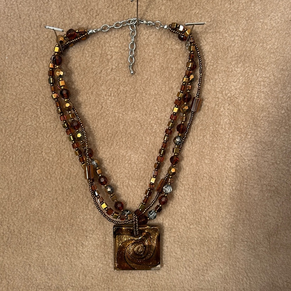 Necklace. Bronze colored